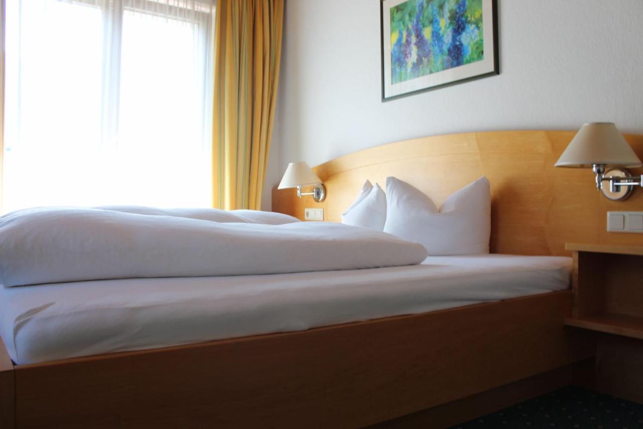 Wanderhotel Garni Cresta Шрунс Экстерьер фото