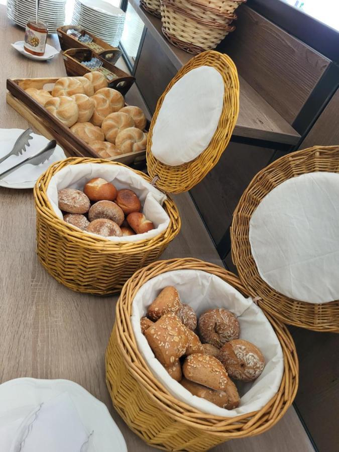 Wanderhotel Garni Cresta Шрунс Экстерьер фото